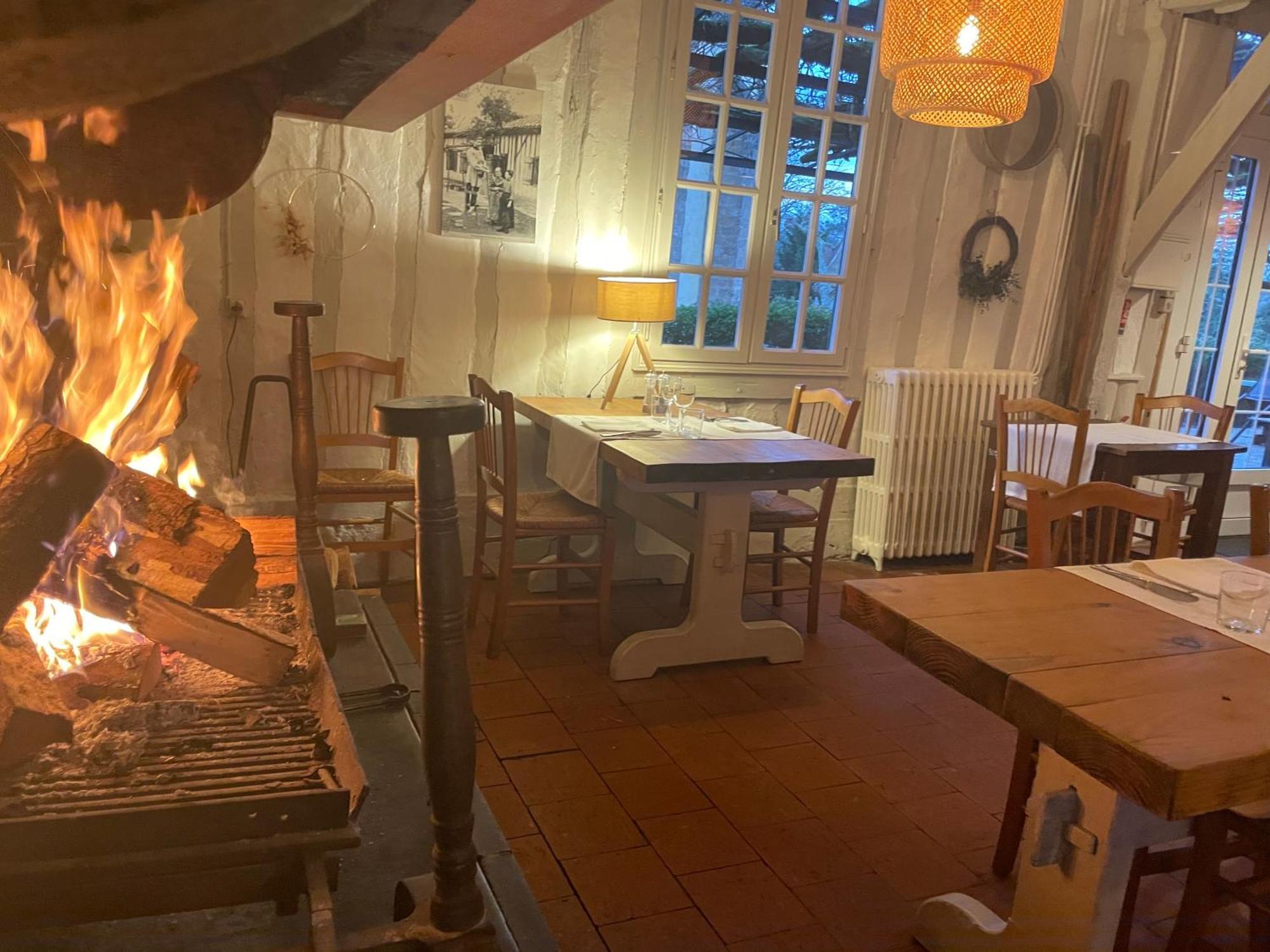 Hotel Et Restaurant Traditionnel L' Escalandes Lesperon エクステリア 写真